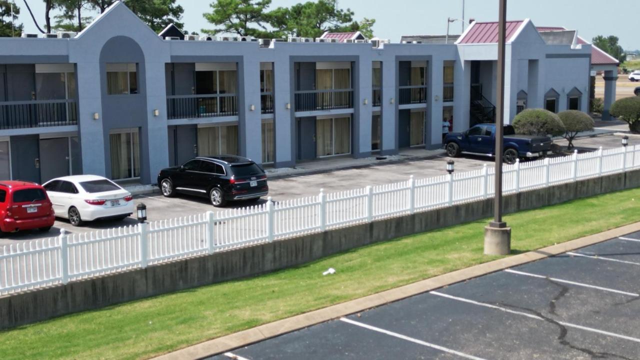 ווסט ממפיס Crossroads Inn & Suites מראה חיצוני תמונה
