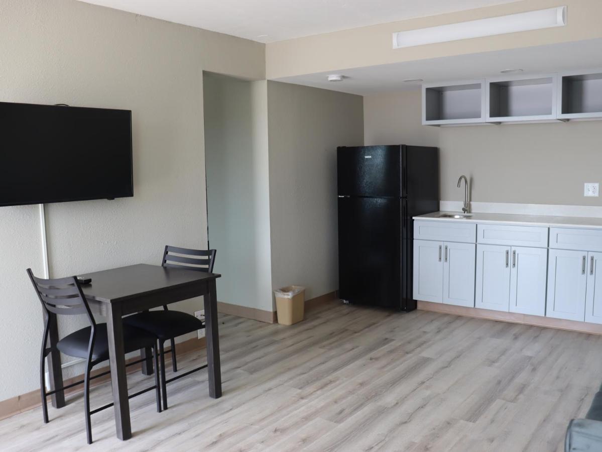 ווסט ממפיס Crossroads Inn & Suites מראה חיצוני תמונה