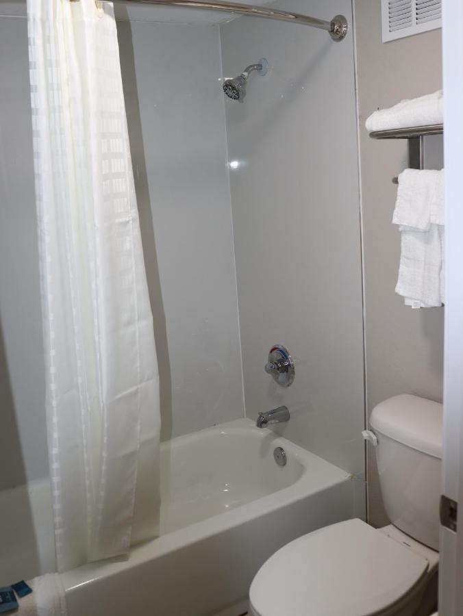 ווסט ממפיס Crossroads Inn & Suites מראה חיצוני תמונה