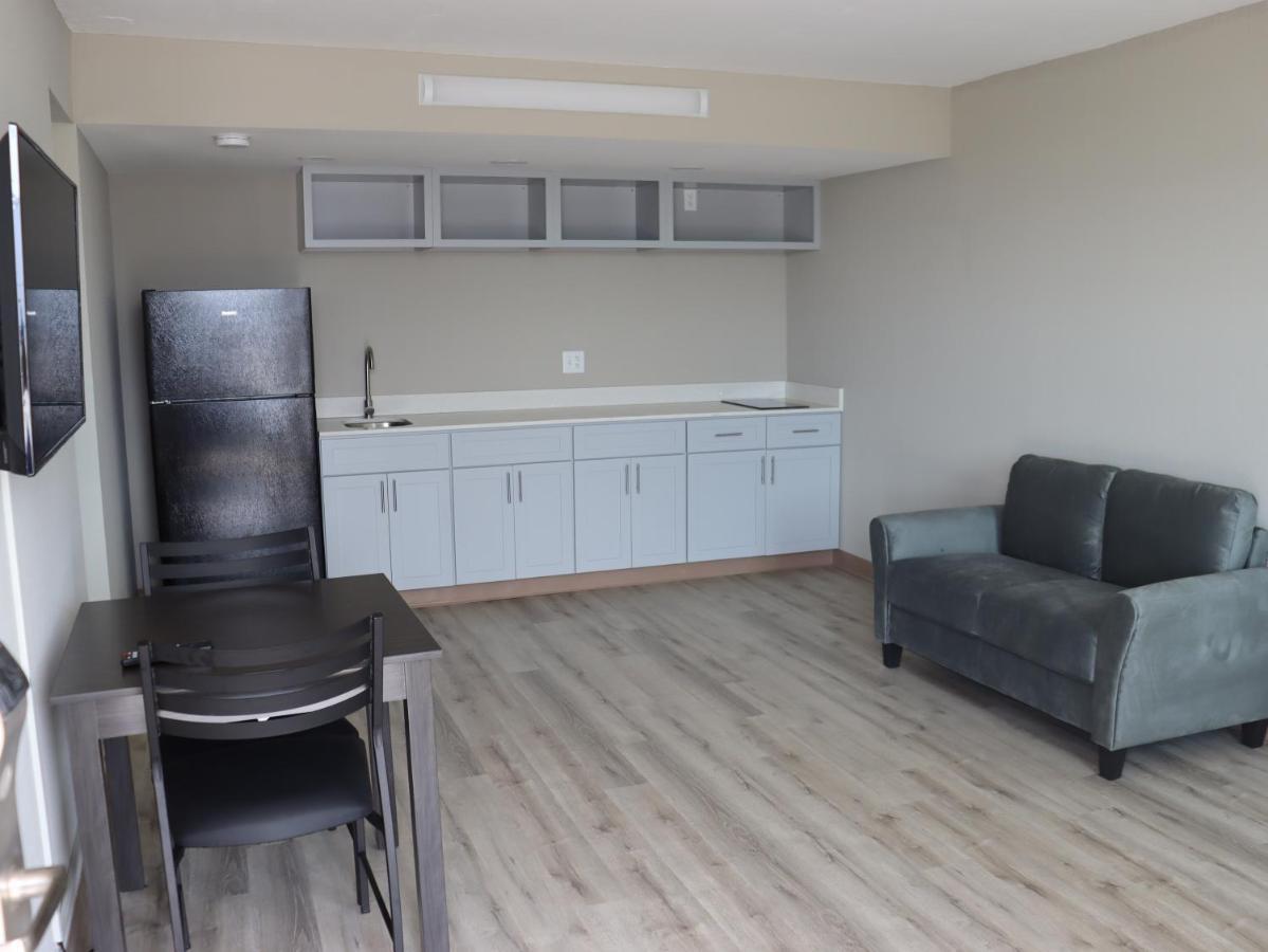 ווסט ממפיס Crossroads Inn & Suites מראה חיצוני תמונה