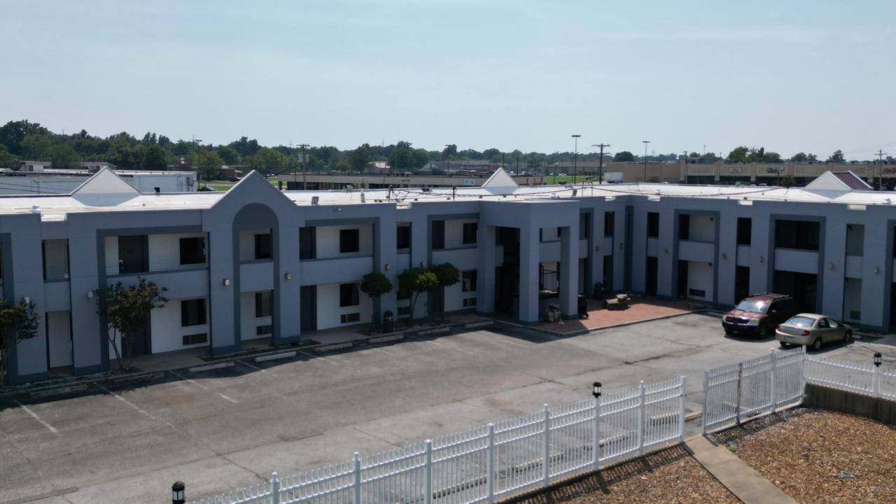 ווסט ממפיס Crossroads Inn & Suites מראה חיצוני תמונה