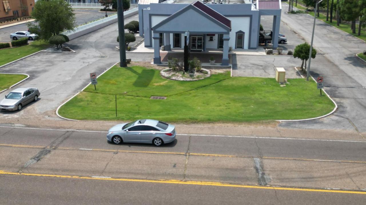 ווסט ממפיס Crossroads Inn & Suites מראה חיצוני תמונה