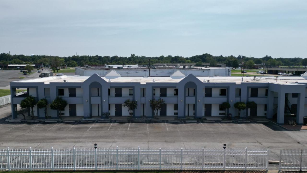 ווסט ממפיס Crossroads Inn & Suites מראה חיצוני תמונה