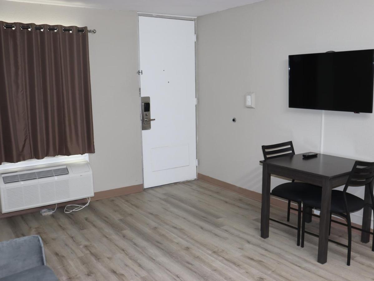 ווסט ממפיס Crossroads Inn & Suites מראה חיצוני תמונה